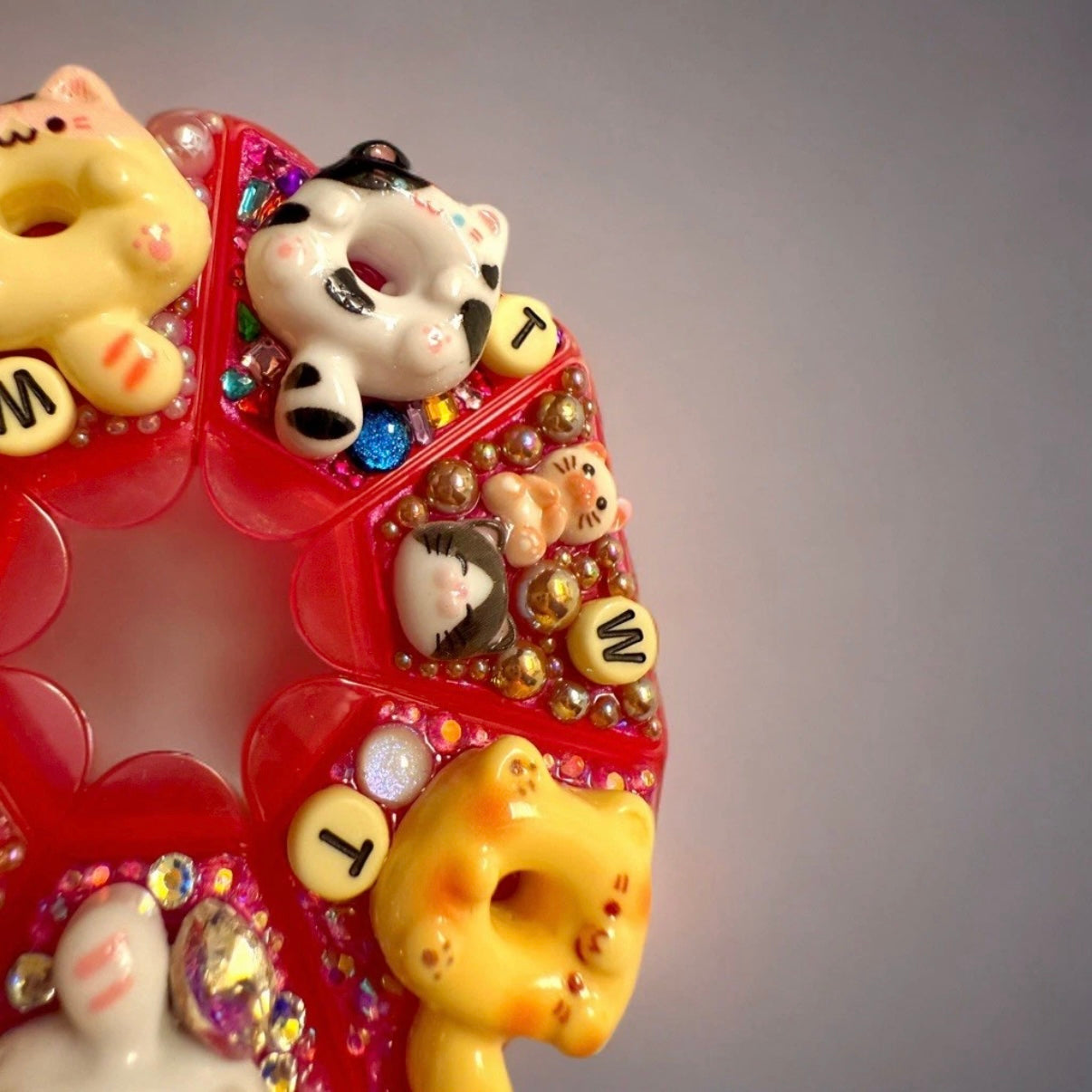 Decoden Pill Case Kitty Cats Junk Box, Handmade Rhinestones Kawaii Neko Storage